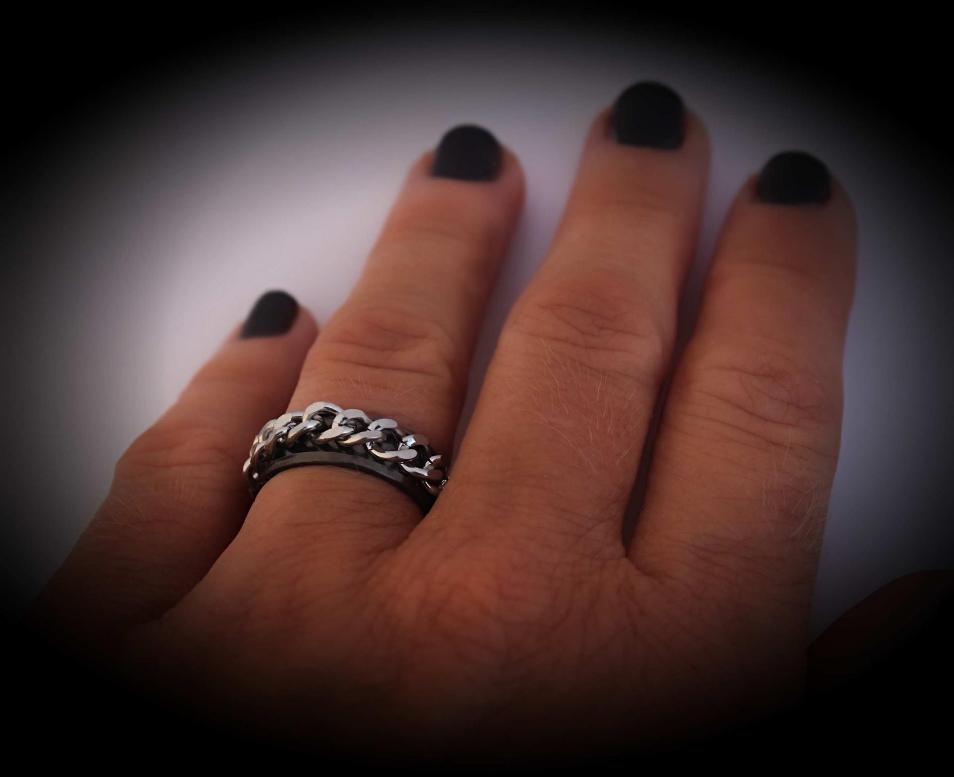 Black Stainless Steel Chain Ring - Unisex