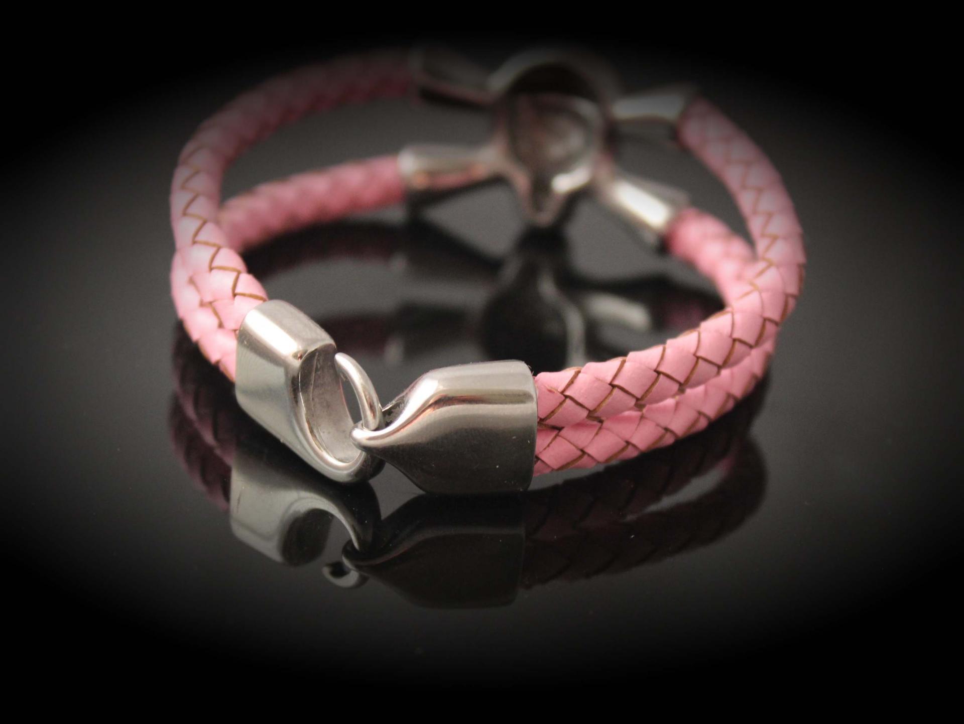 Hole and hook clasp